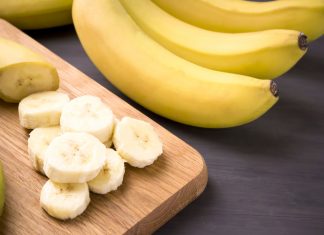 How can bananas help with both weight loss and weight gain